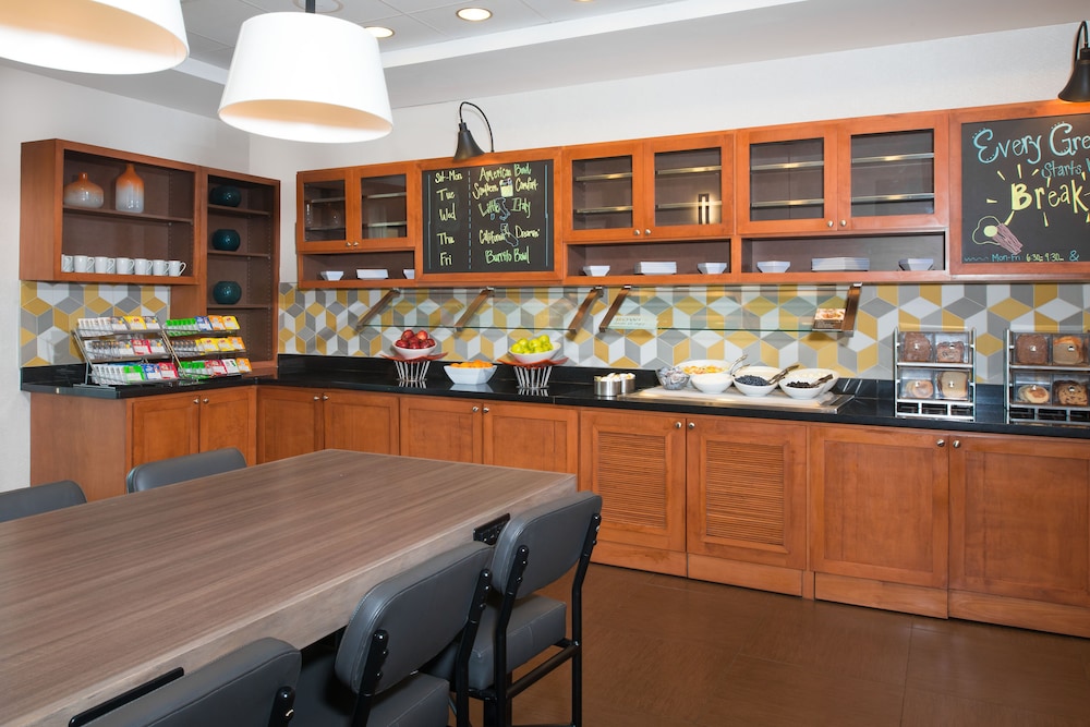 Hyatt Place Dallas/North Arlington/Grand Prairie 57/64
