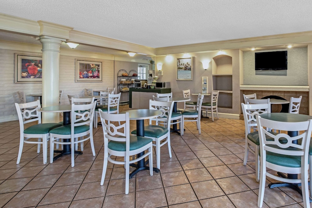 La Quinta Inn Stockton 41/53