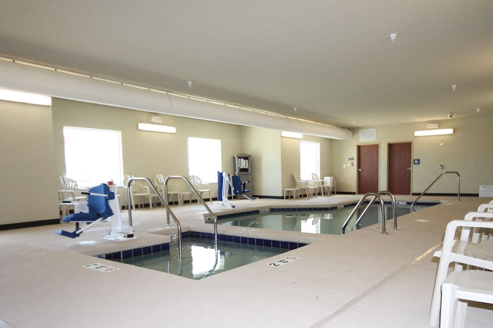 Cobblestone Hotel & Suites - Devils Lake 42/62