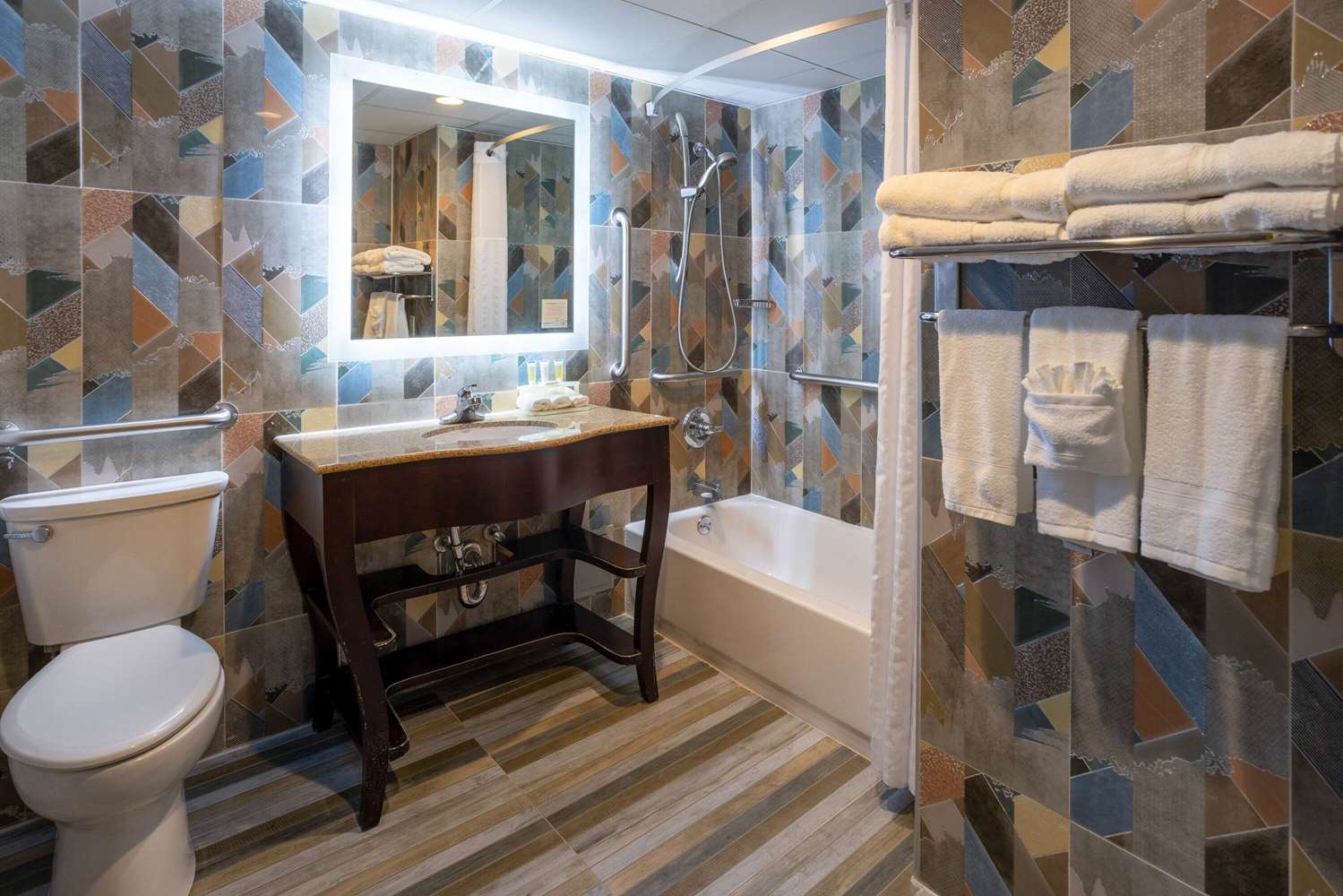 Days Hotel by Wyndham North Bergen /NYC 32/33