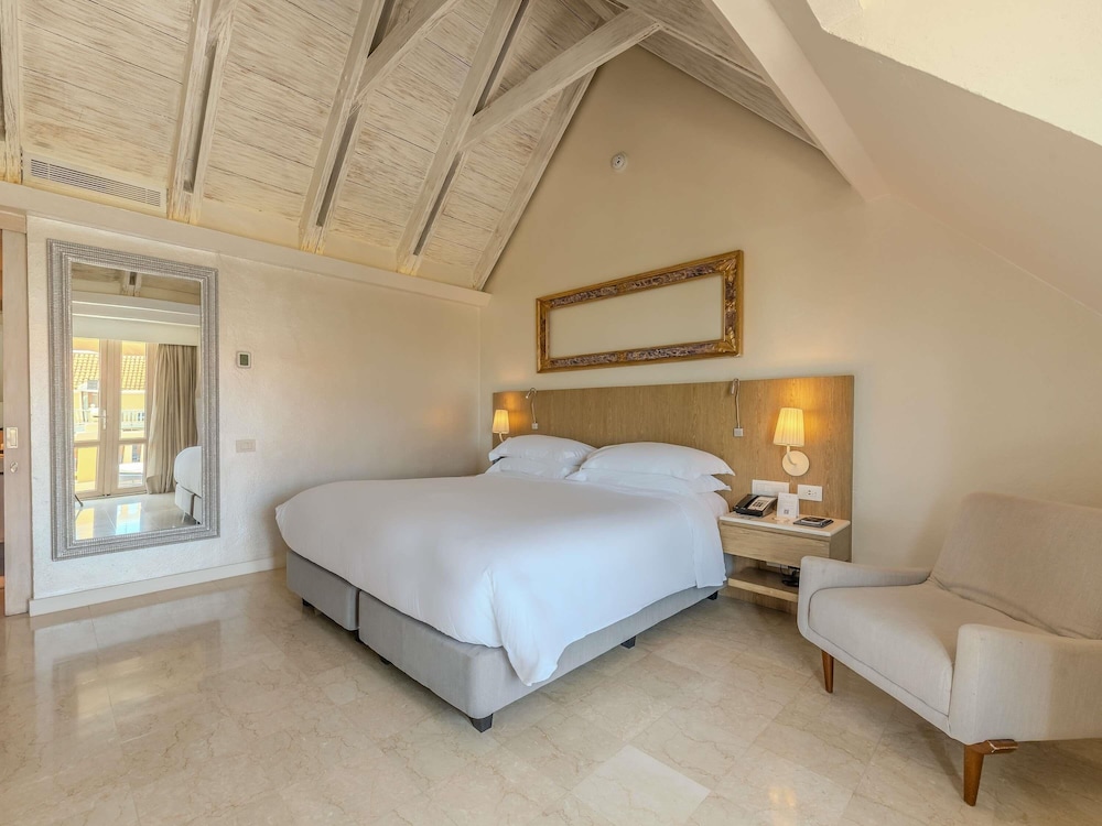 Junior Suite, King Bed, Ocean View, Butler, Balcony