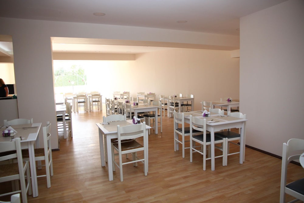 Triton Garden Hotel 35/49
