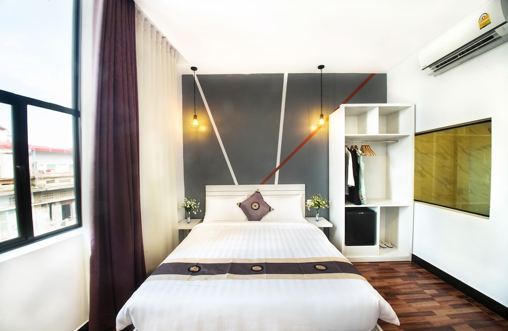 The Panda Hotel 16/55