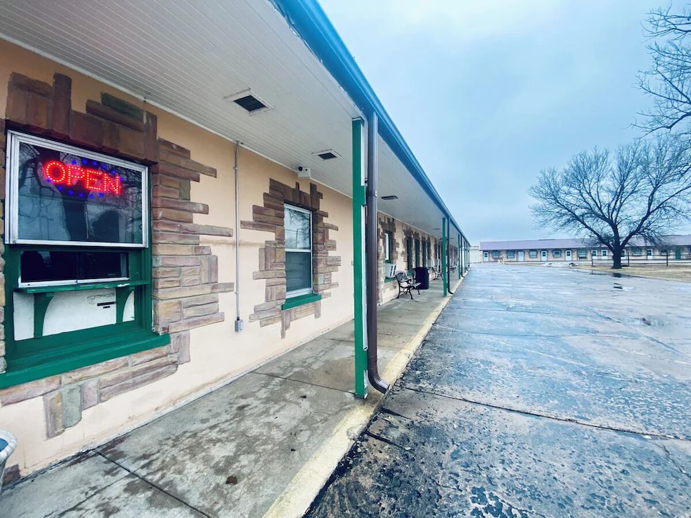 Hotel O Hillcrest Norton KS Hwy 36 27/43