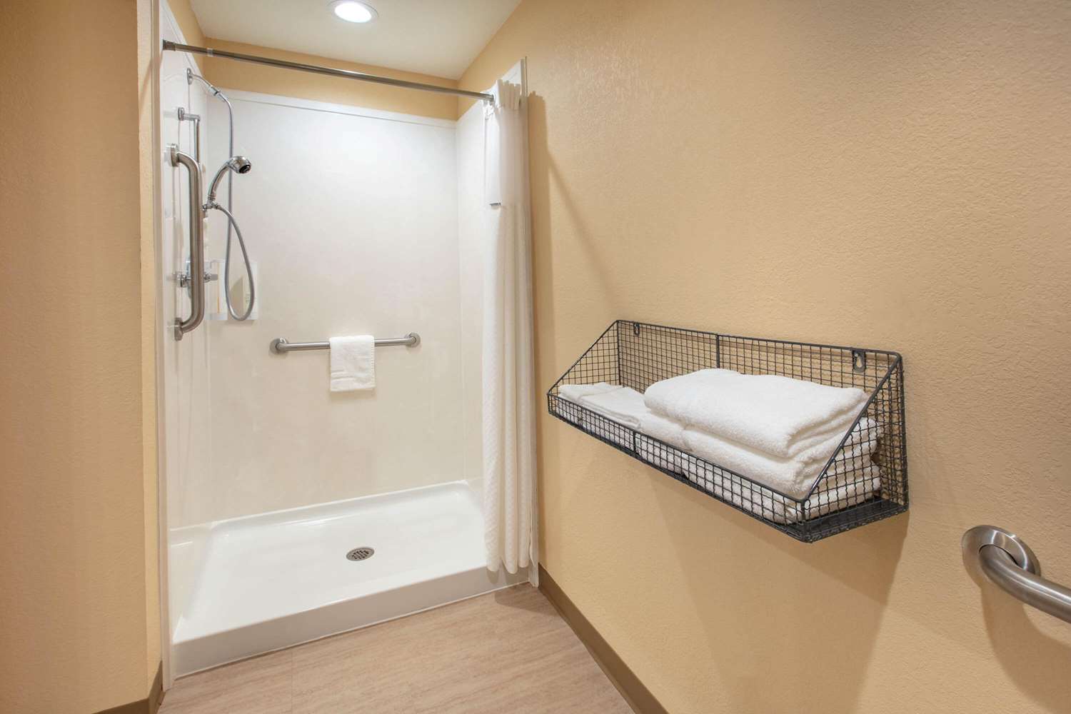 Days Inn And Suites By Wyndham Florence Jackson Area 26/50