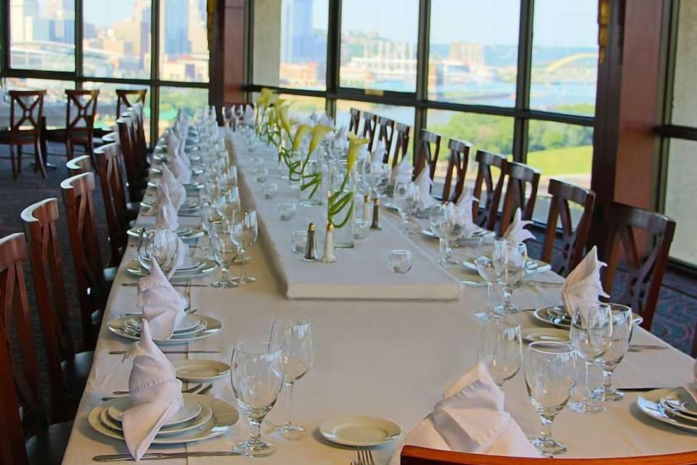 Radisson Hotel Cincinnati Riverfront 42/60
