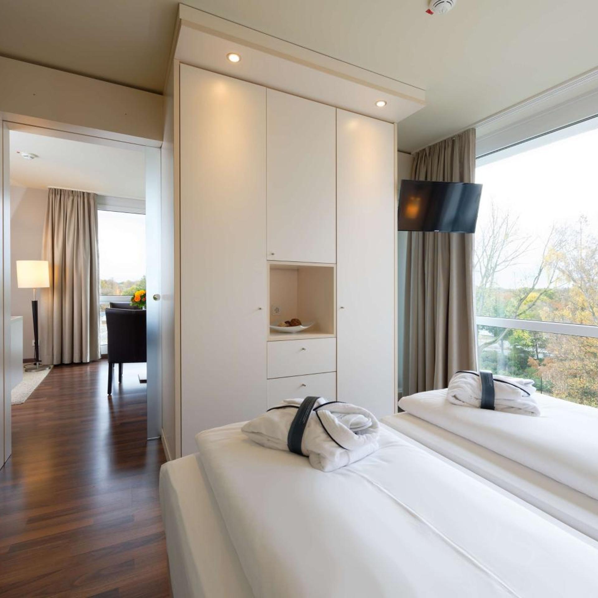 Suite, Balcony