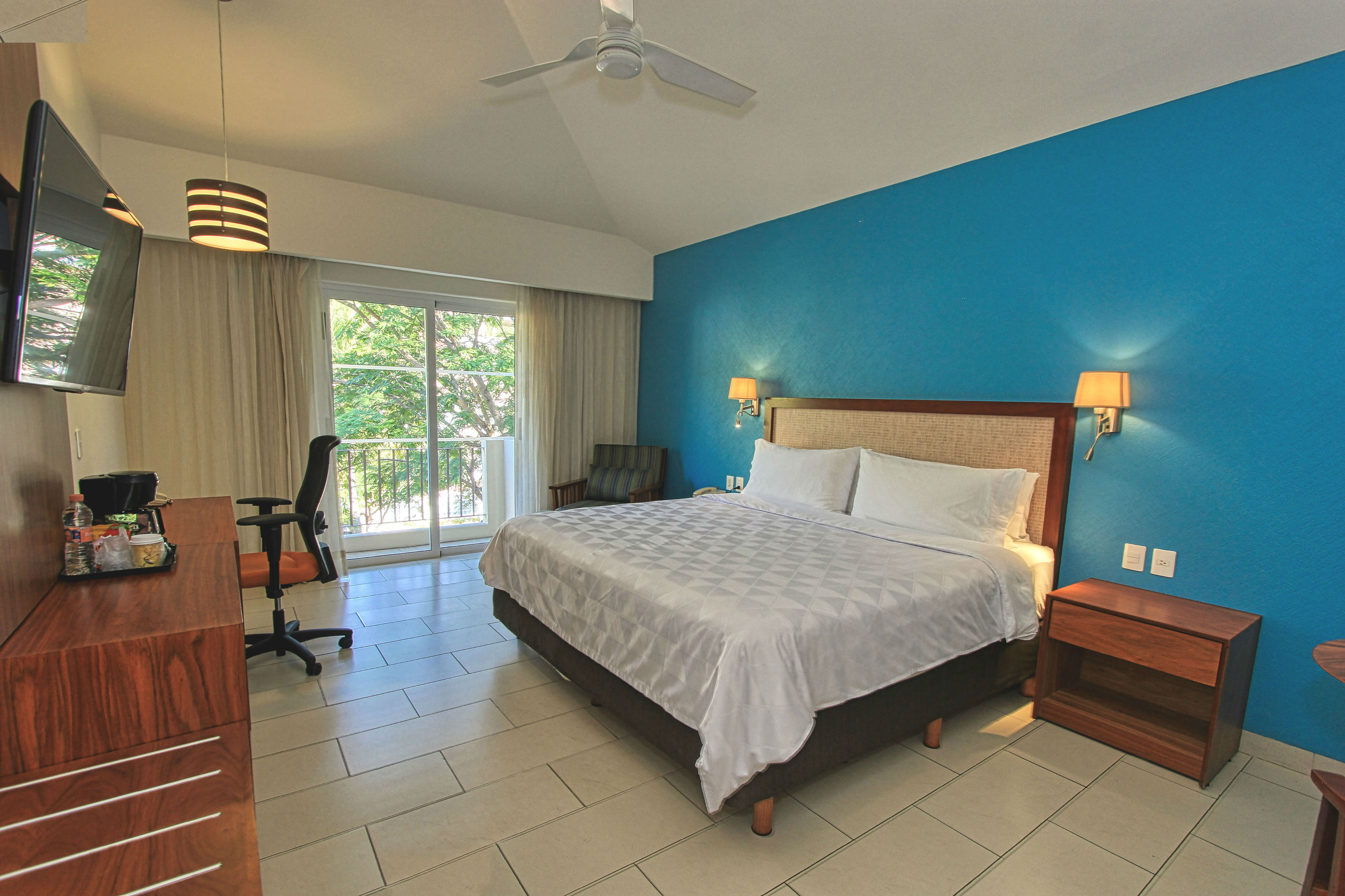 HOLIDAY INN HUATULCO 7/39