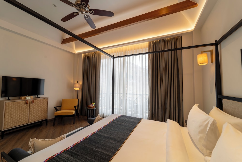 Classic, King Bed, Valley View, Balcony، Nivasana Manali 4/7