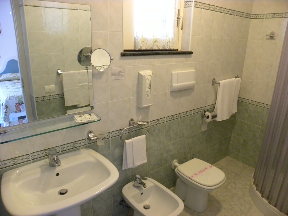 Hotel Ristorante Borgo La Tana 47/50