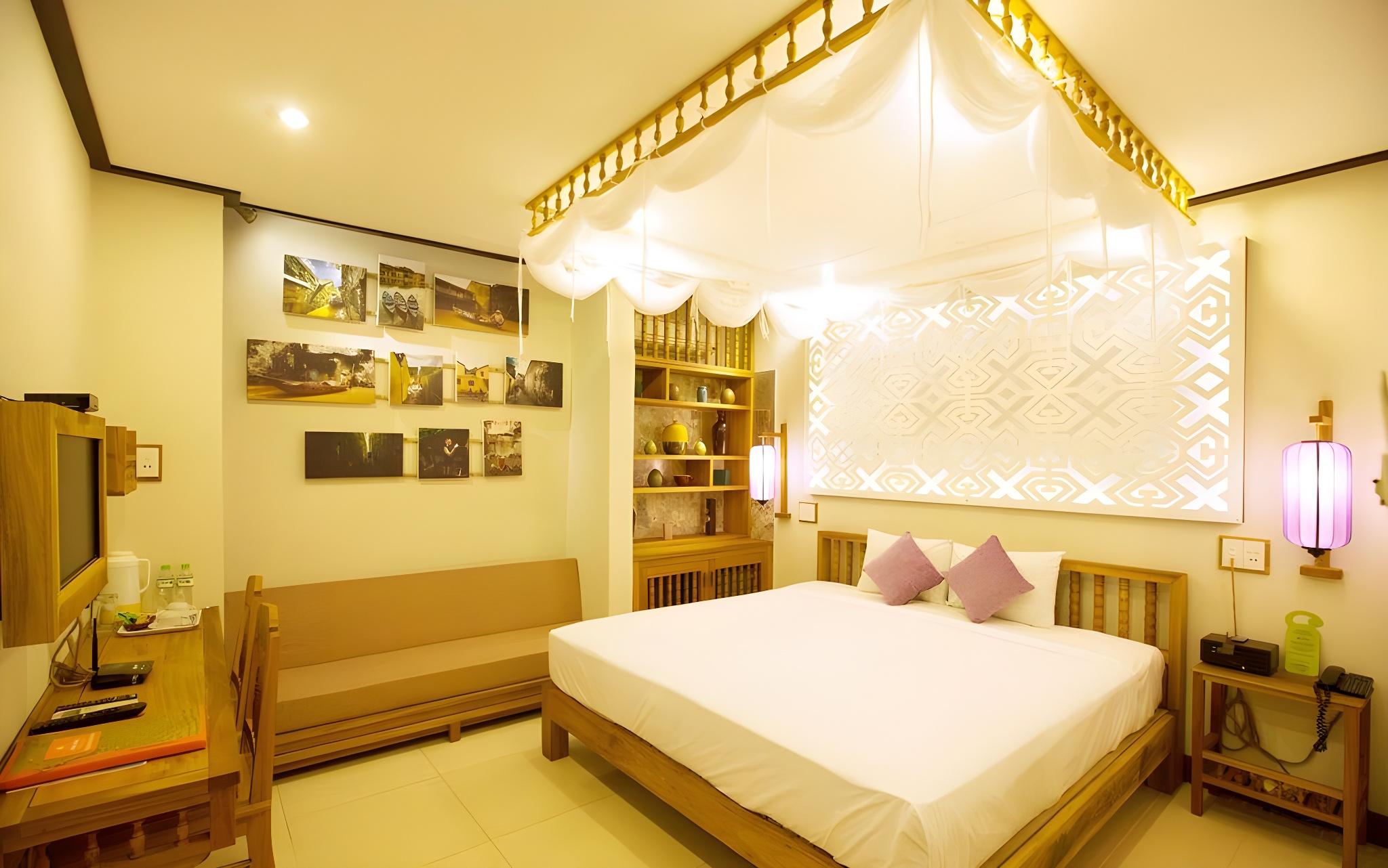 Standard, King and Twin Beds, No Window, Ground Floor