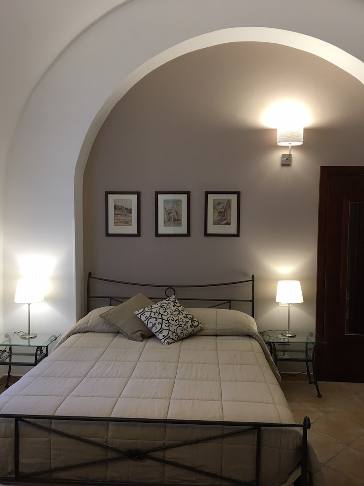 B&B Macrina 4/20