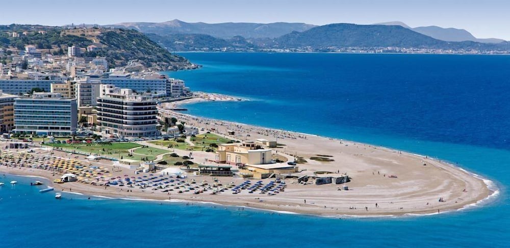 Alkyonides Hotel in Kremasti