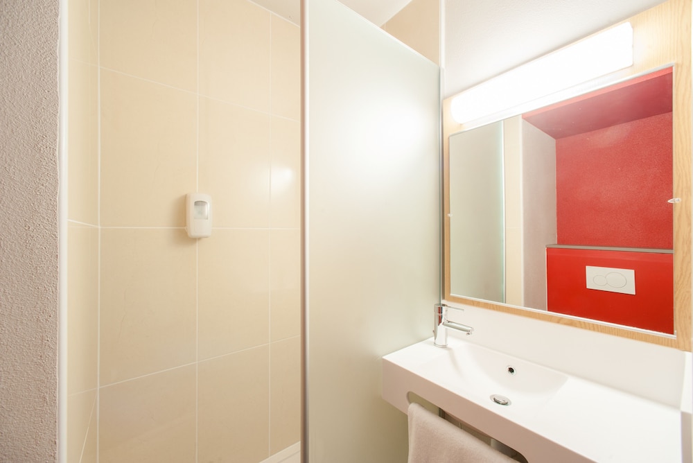 B&B Hotel Paris Porte Des Lilas 11/37