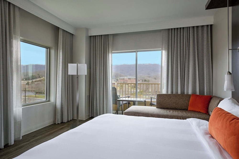 Room, King Bed, Balcony