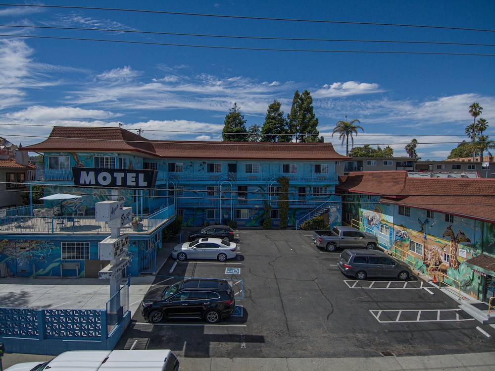Aqua Breeze Inn 3/55