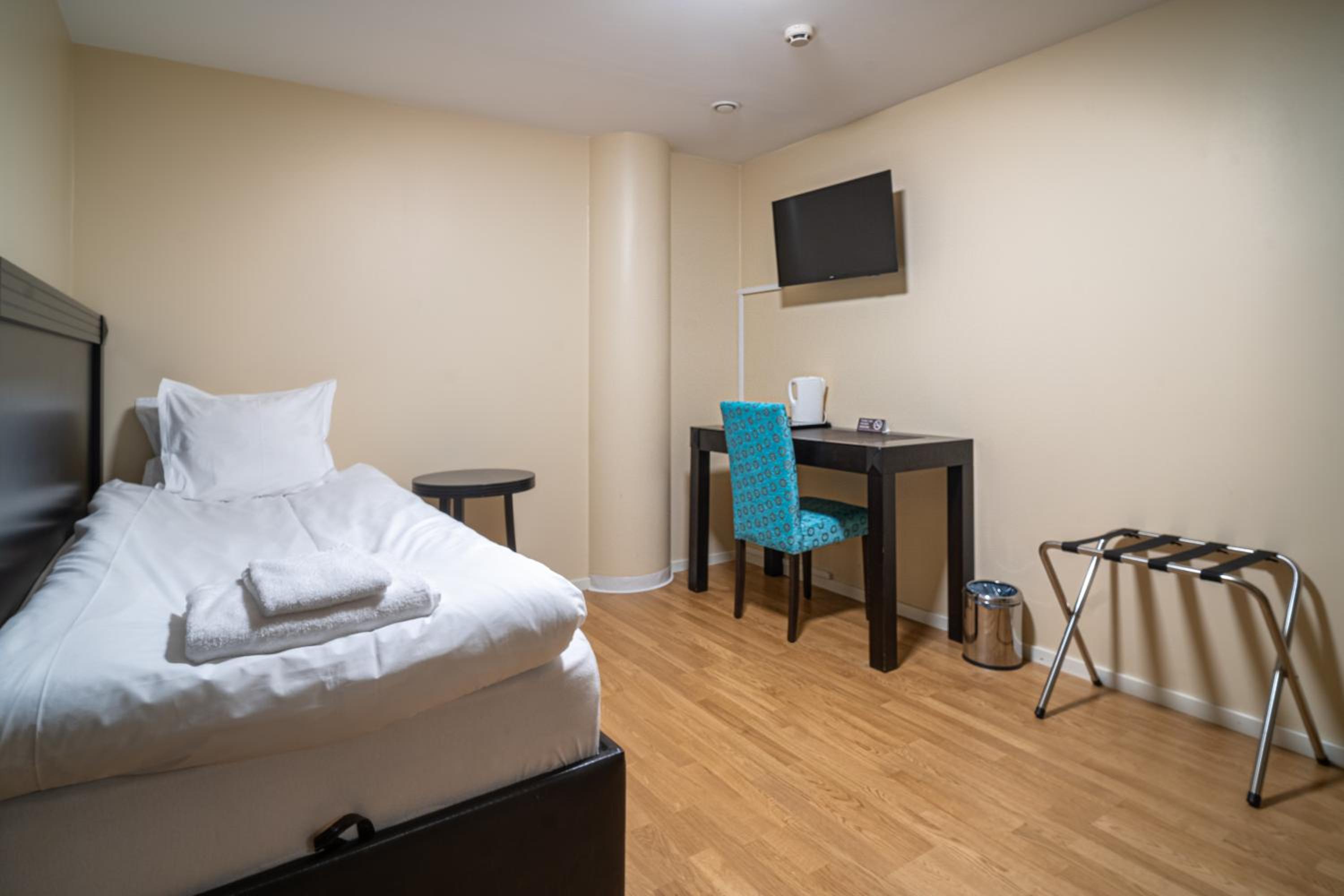 Compact, Shared Bathroom, No Window, Small، Injoy Premium Solna 2/4