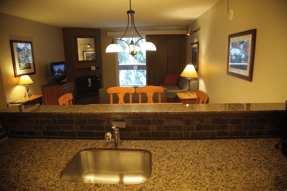 Tantalus Resort Lodge 55/55