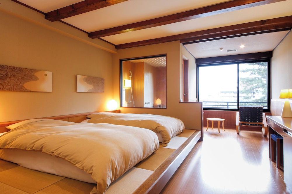 Deluxe, Twin Beds, Pond View, Semi Outdoor Bath
