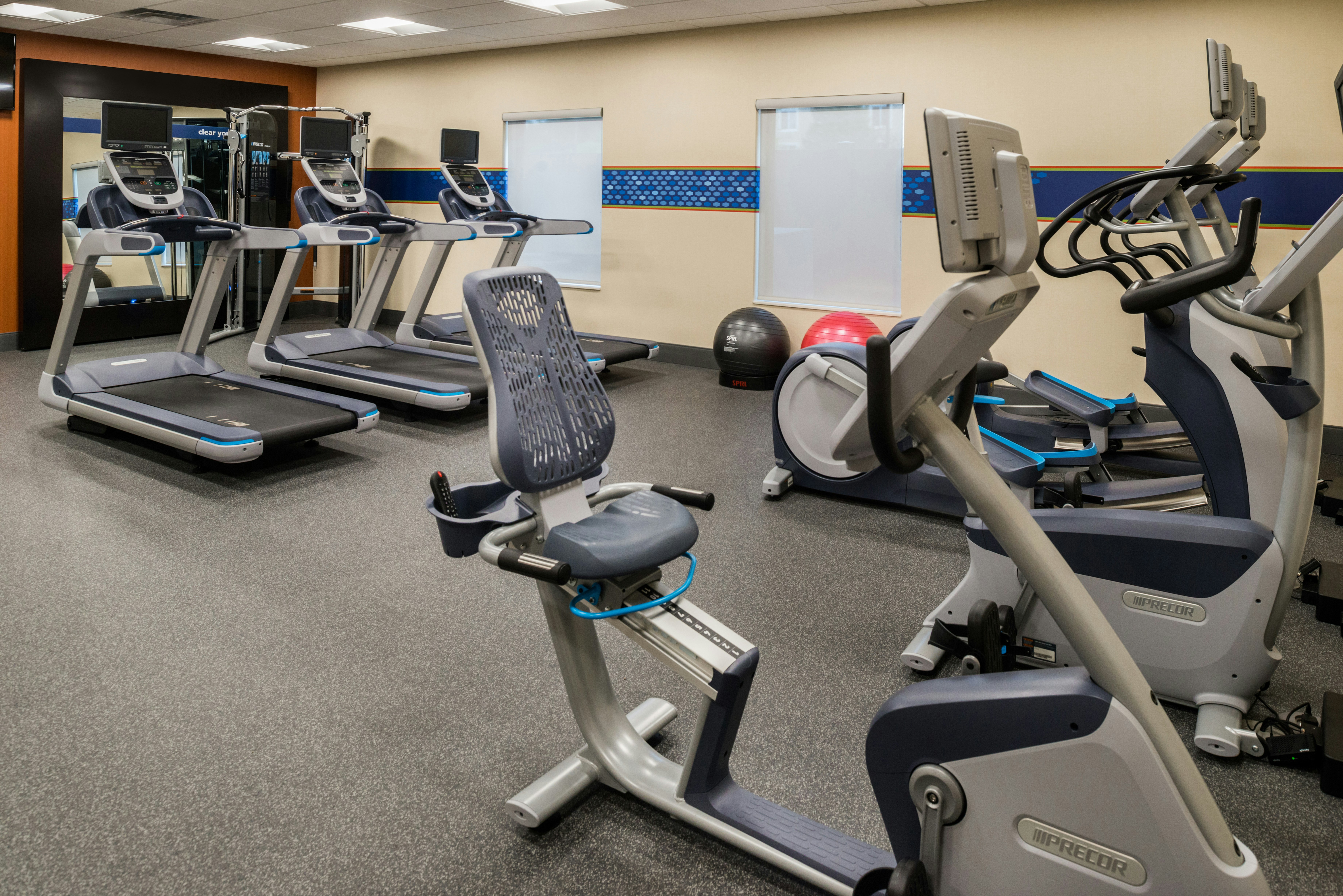 Hampton Inn & Suites Wixom 34/61