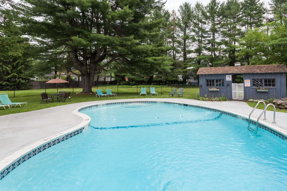 Travelodge by Wyndham Great Barrington Berkshires 32/43