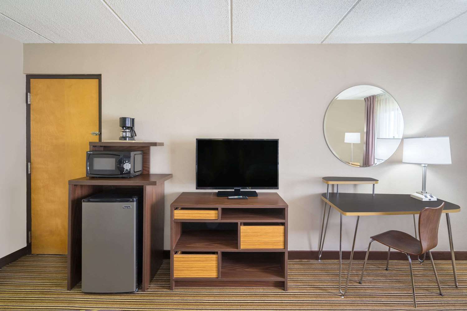 Super 8 by Wyndham Knoxville North/Powell 14/17