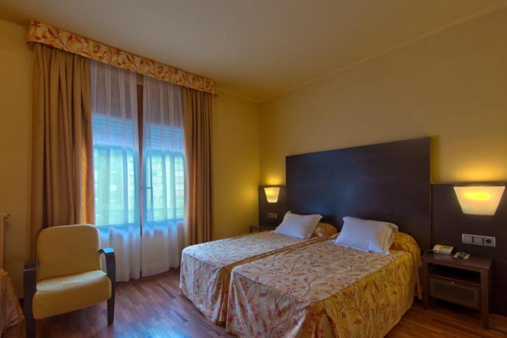 Room, Triple, with Fan