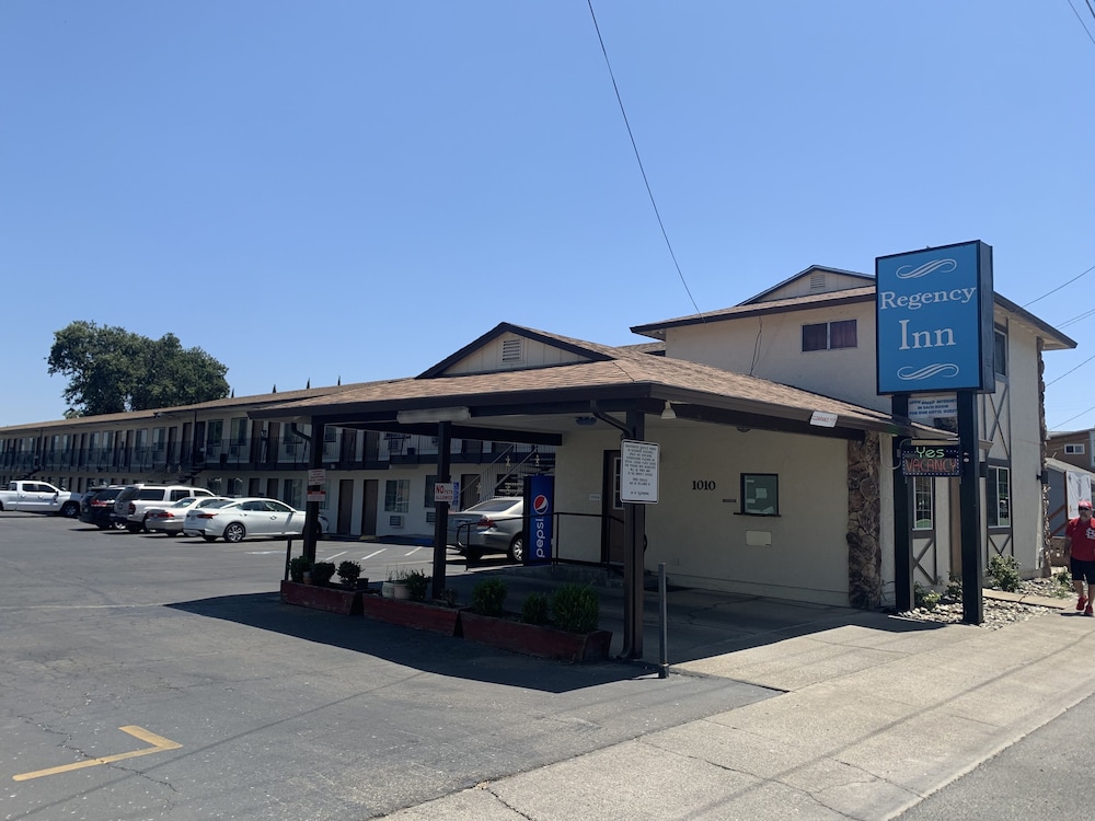 Regency Inn 33/37