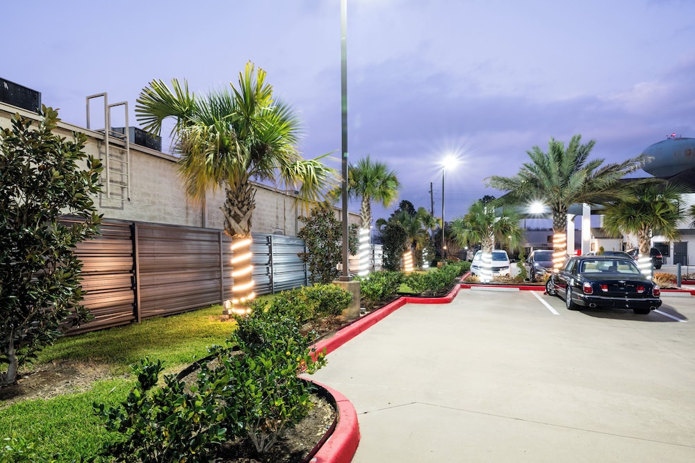 Moonlight Suites 53/65