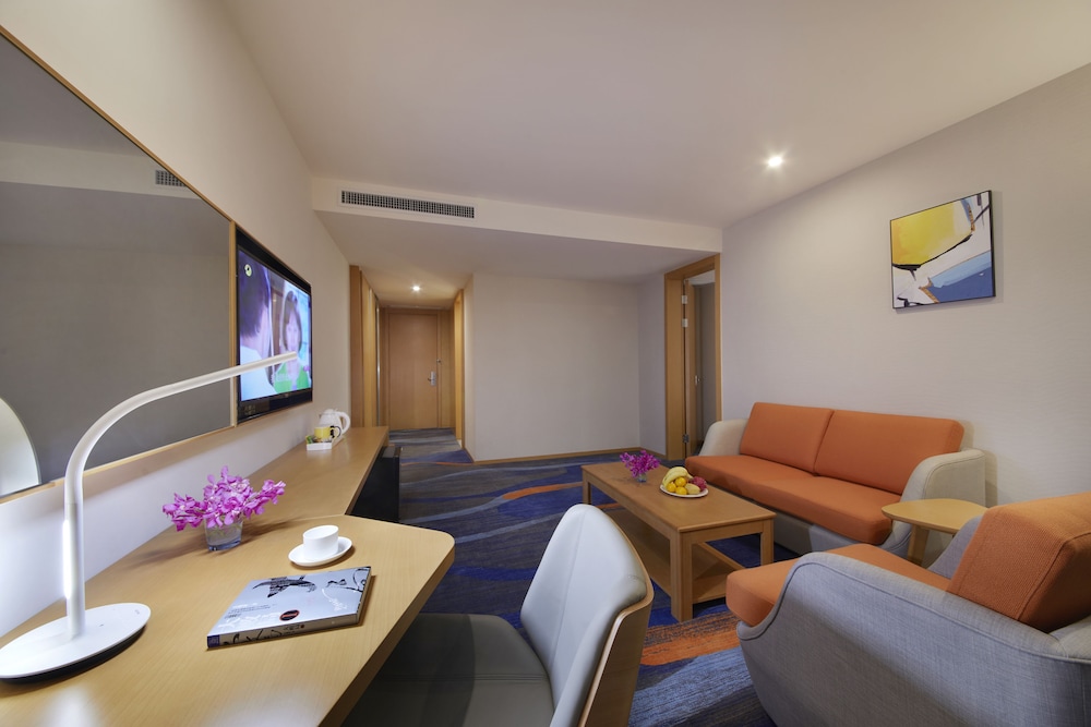 Holiday Inn Express Zhengzhou Zhengdong 41/73