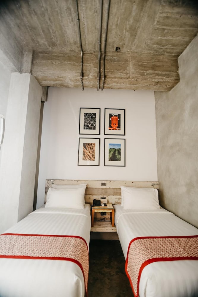 The Bricks Hotel 6/43