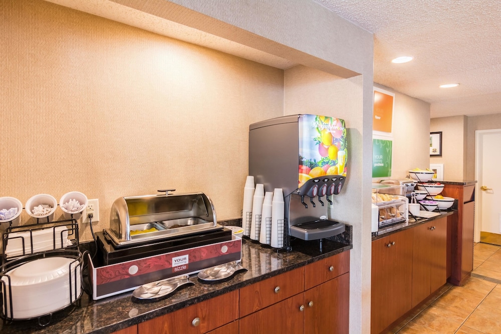 Fairfield by Marriott Inn & Suites Clinton 33/43