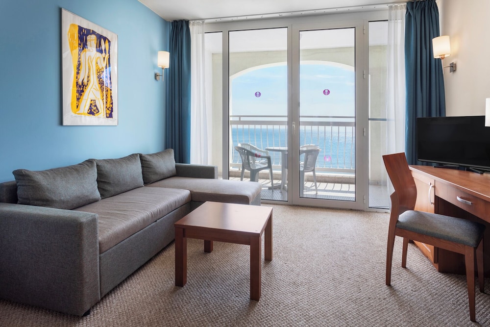 Sol Luna Bay Resort 29/50