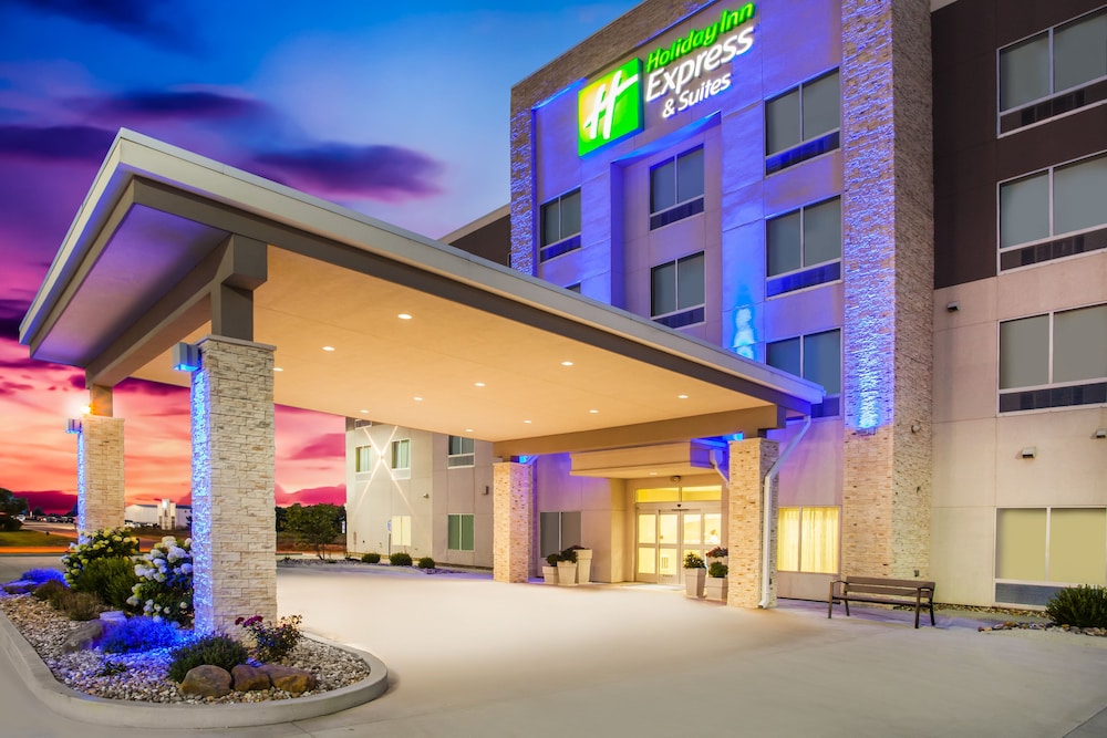 Holiday Inn Express Suites Litchfield West 1/56