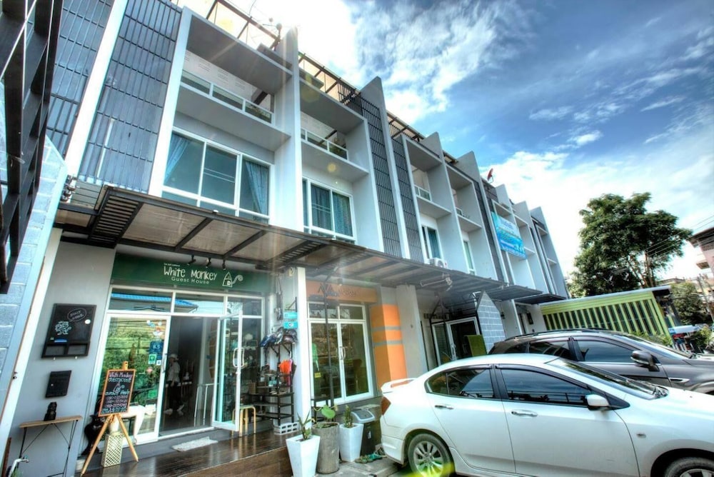 White Monkey Guesthouse 7/56