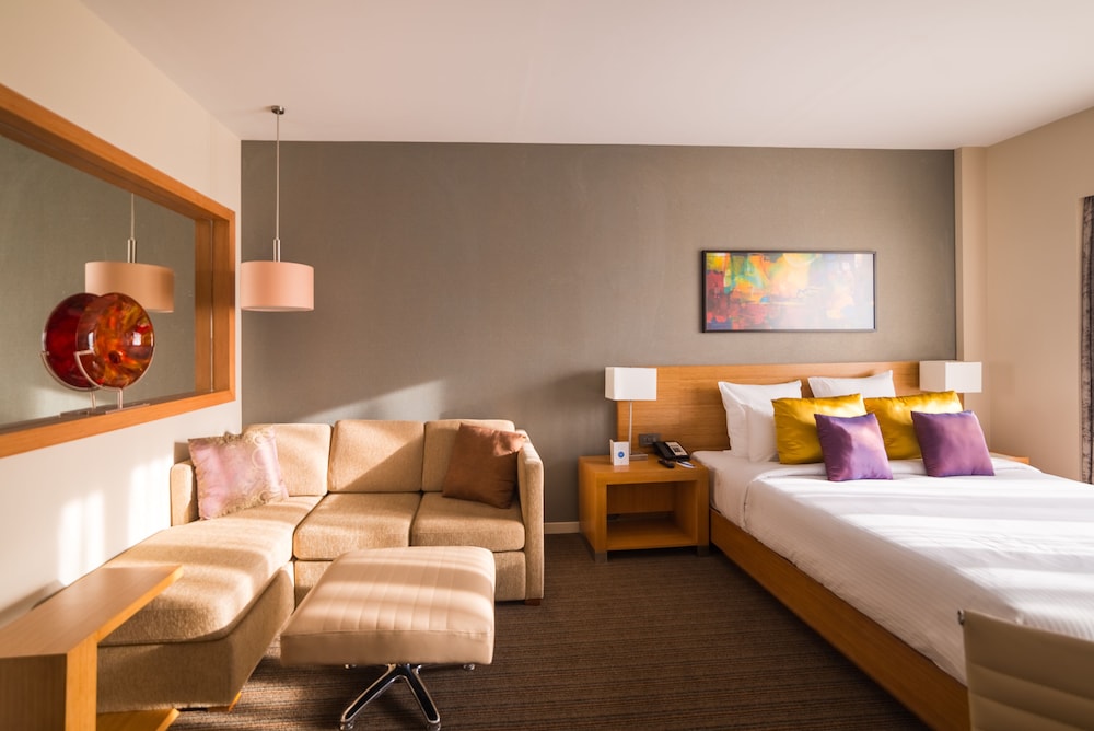 SUPERIOR, KING BED, SOFA