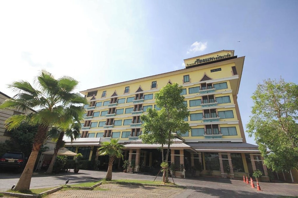RueanPhae Royal Park Hotel 8/50