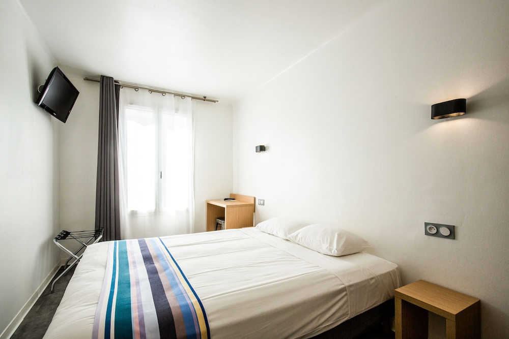STANDARD, QUEEN BED