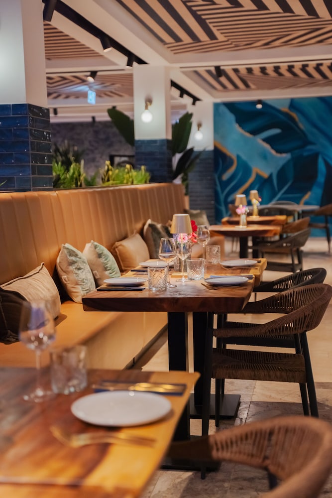 Harbor Hotel and Casino Curacao 46/65