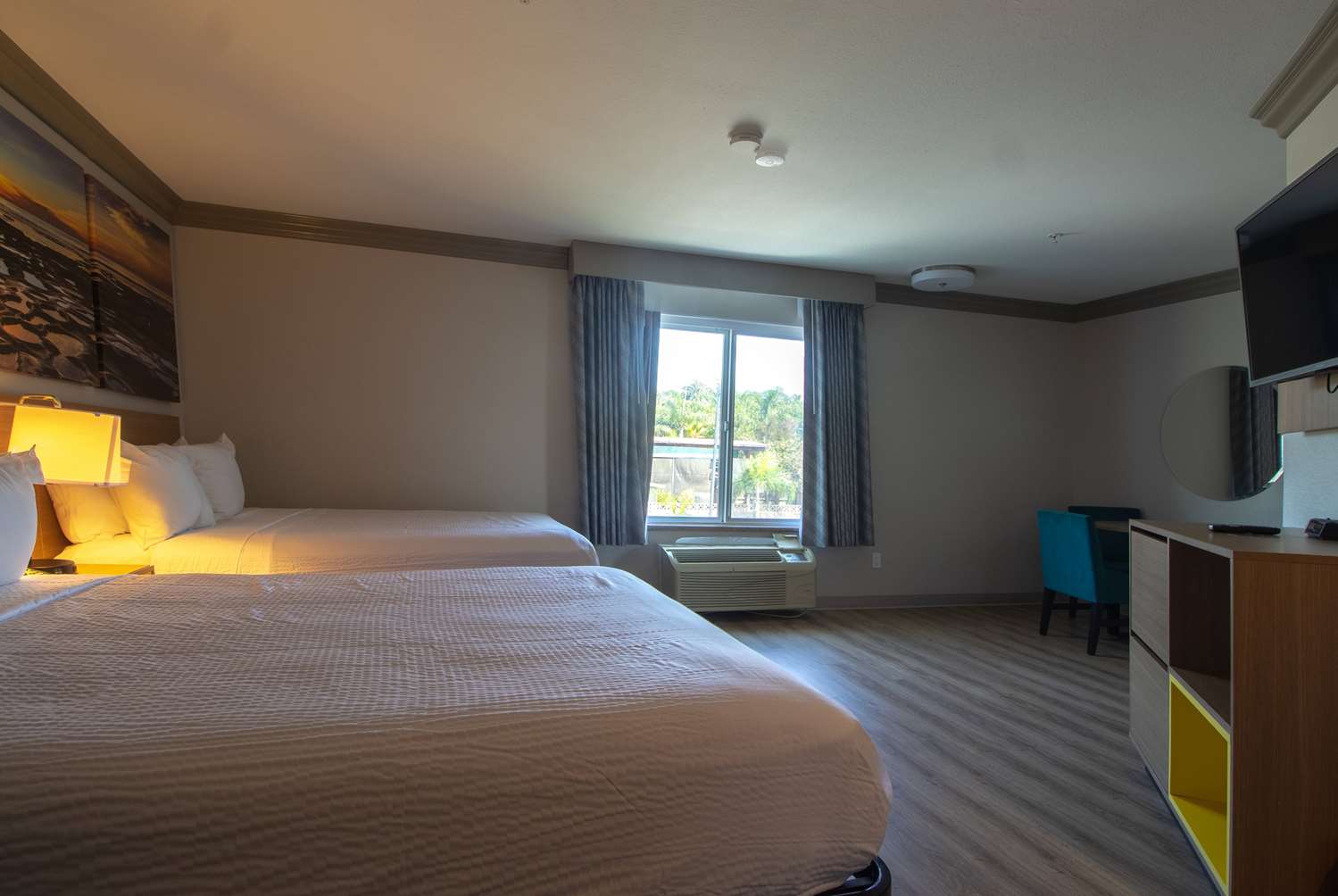 Days Inn by Wyndham Carlsbad 7/45
