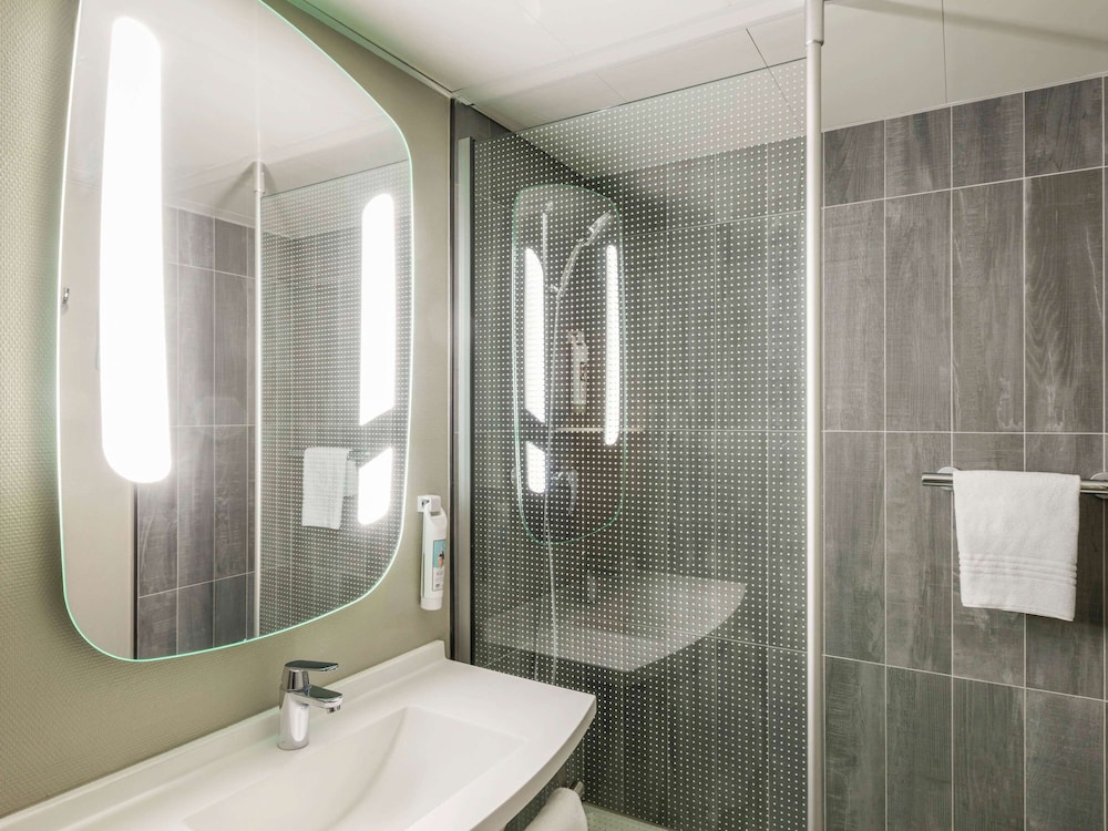 ibis Paris Gare de Lyon Ledru Rollin 12eme 9/74