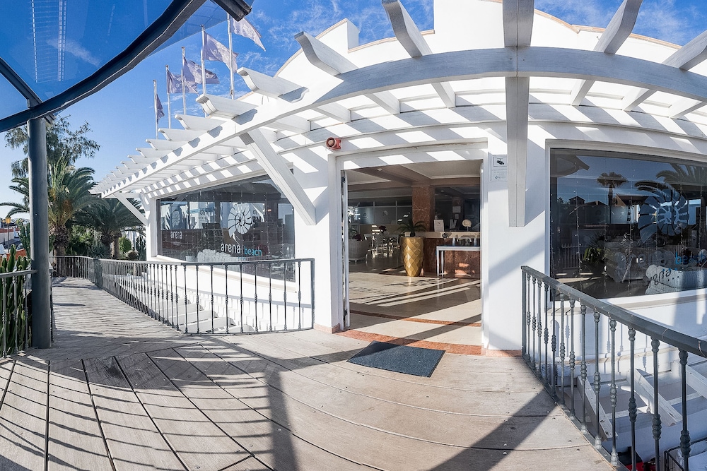 ARENA BEACH HOTEL 61/65