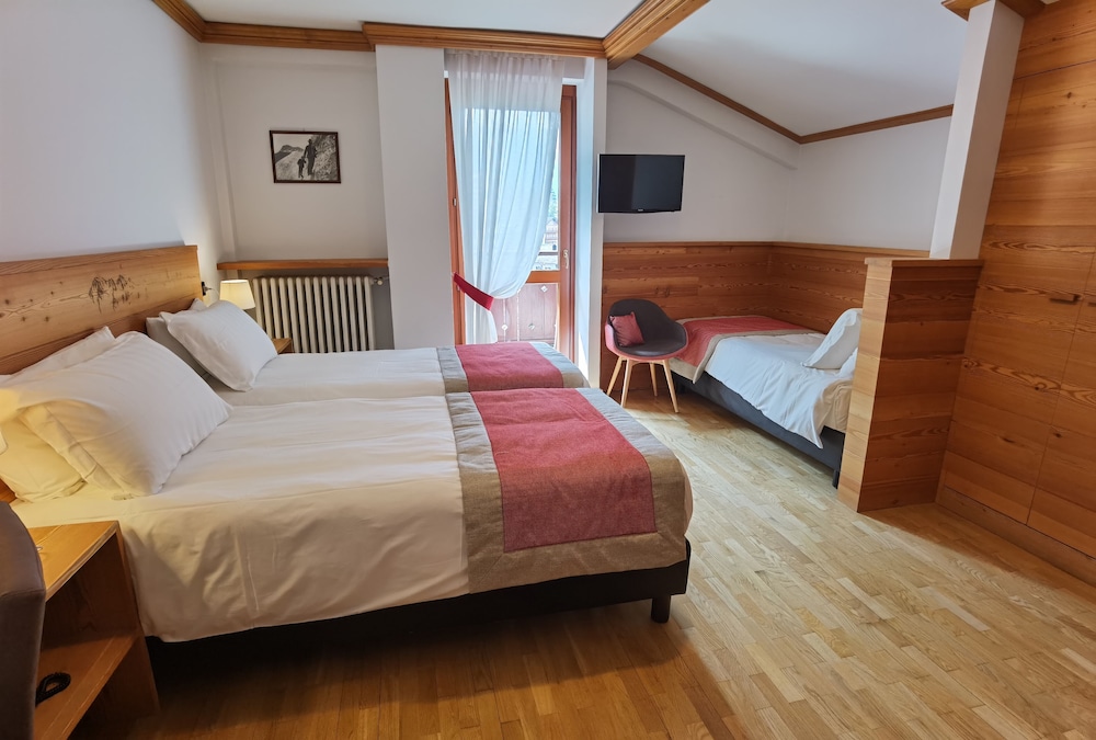 ROOM, TRIPLE