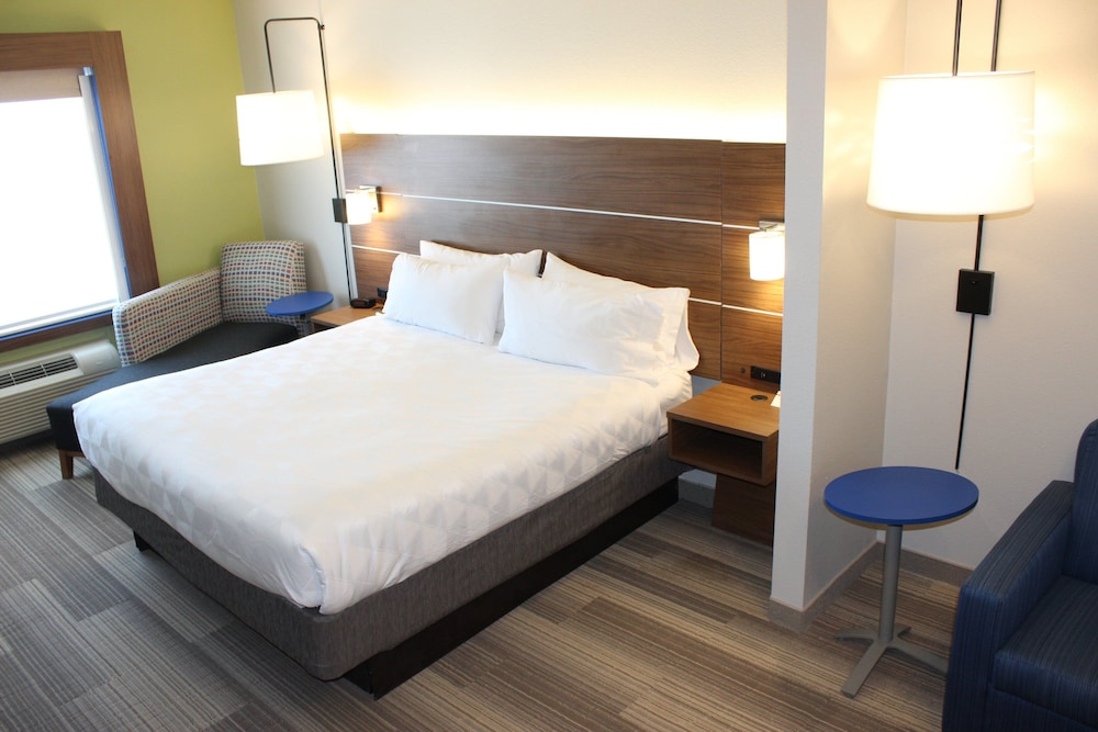 Holiday Inn Express Hotel and Suites Mansfield 17/52