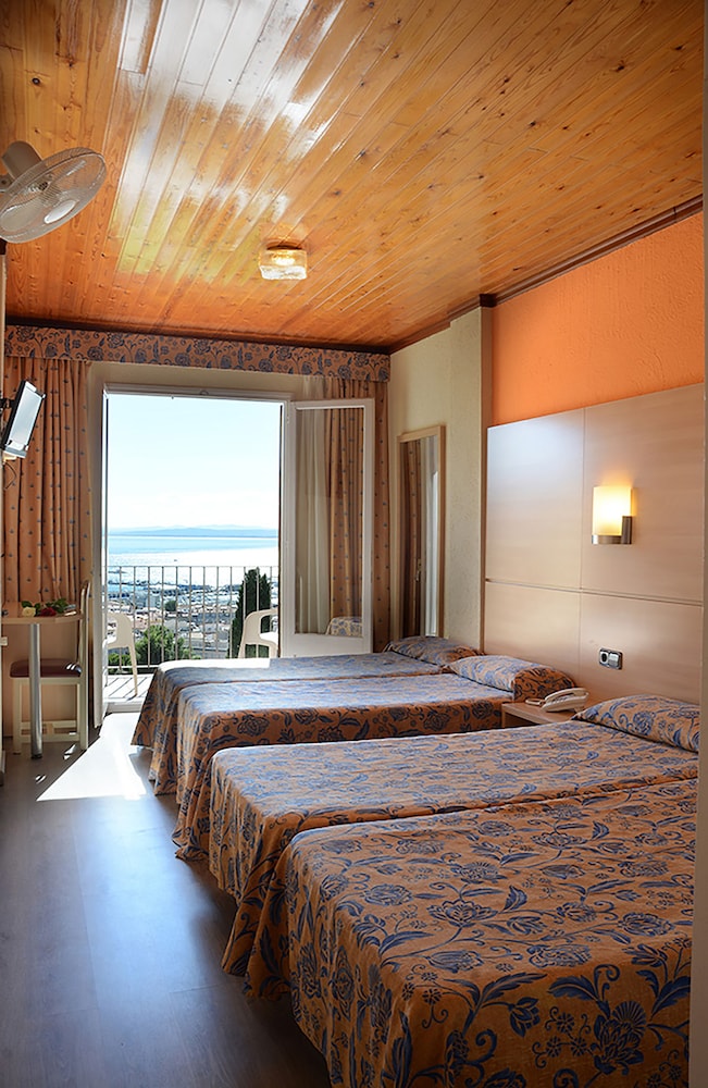 Hotel Grecs 11/37
