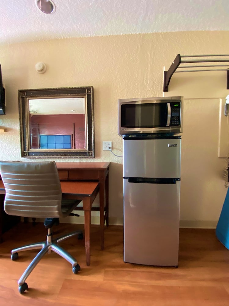 Economy Lodge by Hotel O Texas City 32/42