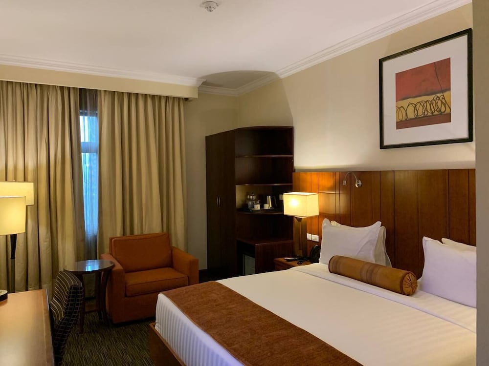 Deluxe Queen Room