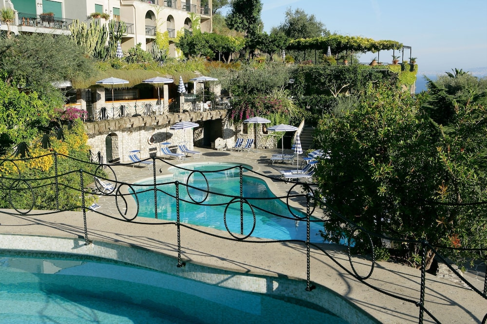 Grand Hotel Capodimonte 46/65