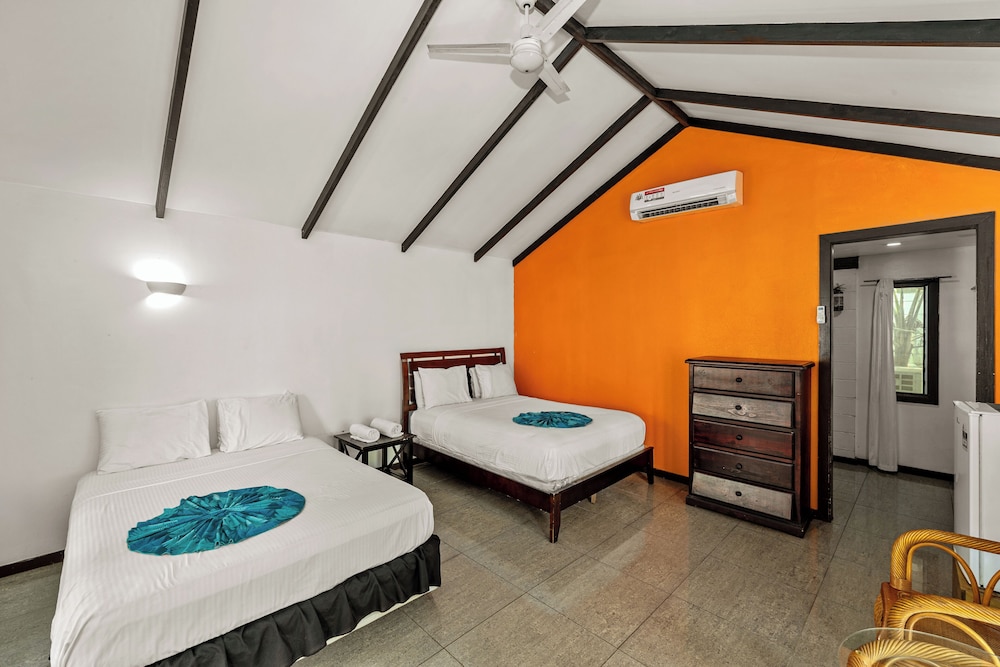 Orator Hotel Samoa 17/65