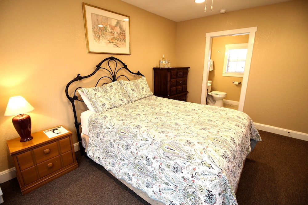Peach Tree Inn & Suites 29/67